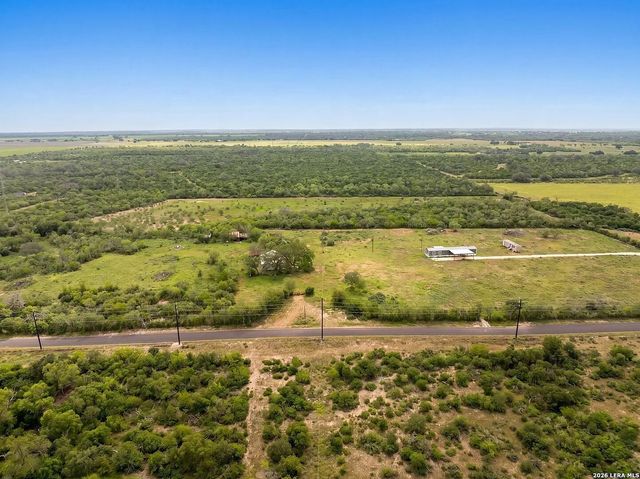 2759 County Road 467, Devine, TX 78016