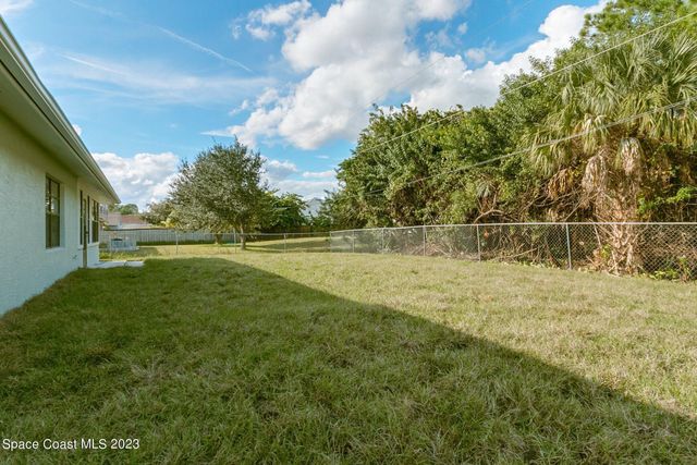 1847 Parrsboro Street NW, Palm Bay, FL 32907