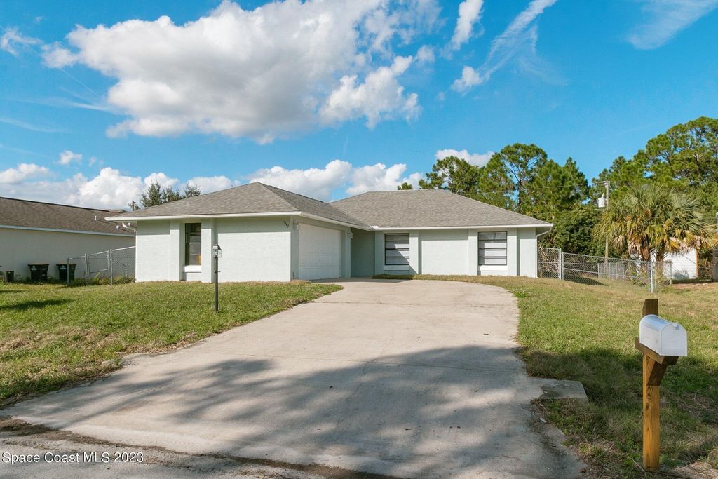 1847 Parrsboro Street NW, Palm Bay, FL 32907