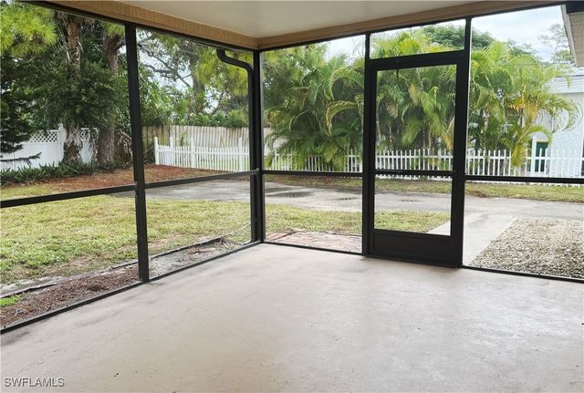 757 95th AVE N, Naples, FL 34108