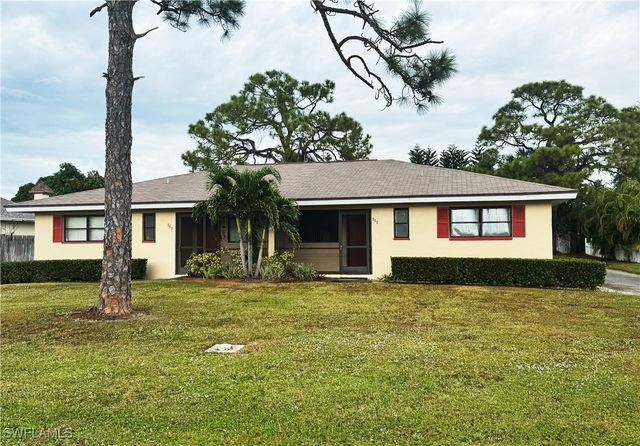 757 95th AVE N, Naples, FL 34108