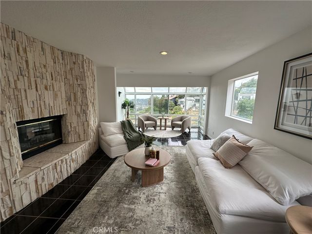 3851 Cazador, Los Angeles, CA 90065
