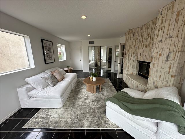 3851 Cazador, Los Angeles, CA 90065