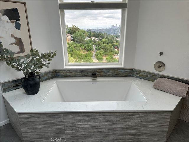 3851 Cazador, Los Angeles, CA 90065