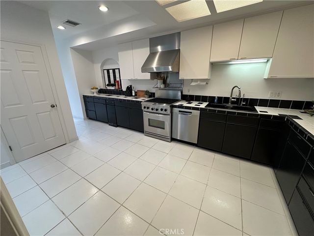3851 Cazador, Los Angeles, CA 90065