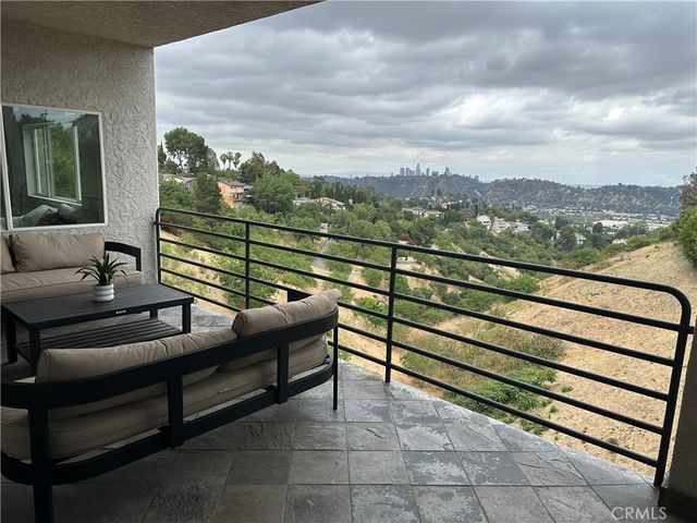 3851 Cazador, Los Angeles, CA 90065