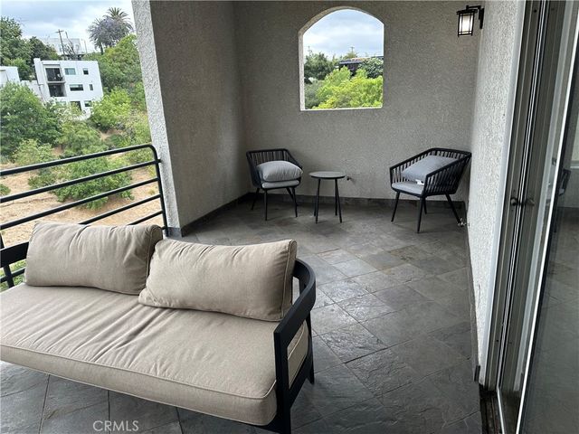 3851 Cazador, Los Angeles, CA 90065