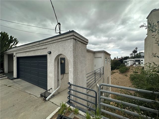 3851 Cazador, Los Angeles, CA 90065