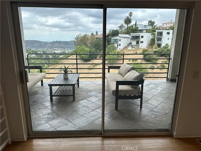 3851 Cazador, Los Angeles, CA 90065