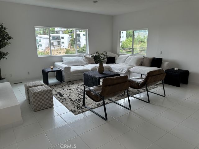 3851 Cazador, Los Angeles, CA 90065