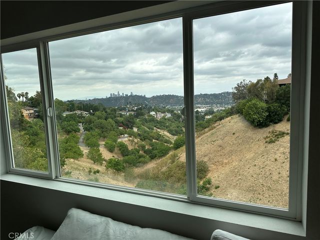 3851 Cazador, Los Angeles, CA 90065