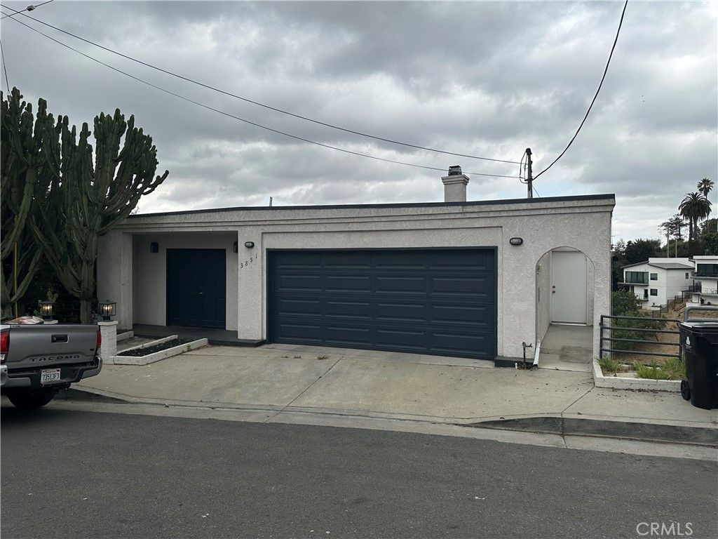 3851 Cazador, Los Angeles, CA 90065
