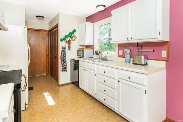 3842 S Laurel Court, Bloomington, IN 47401
