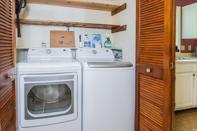 3842 S Laurel Court, Bloomington, IN 47401