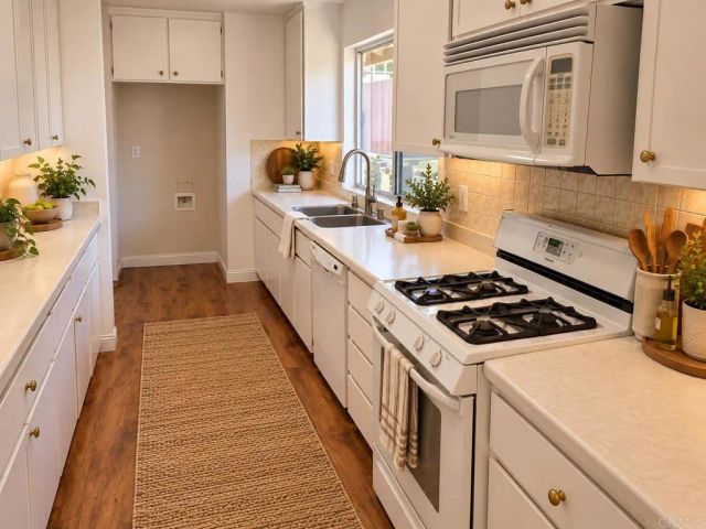 1390 Las Flores Drive, Carlsbad, CA 92008