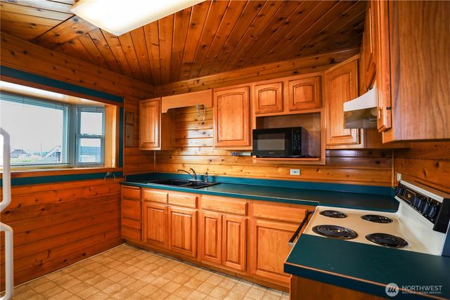 715 N Broadway Street, Aberdeen, WA 98520