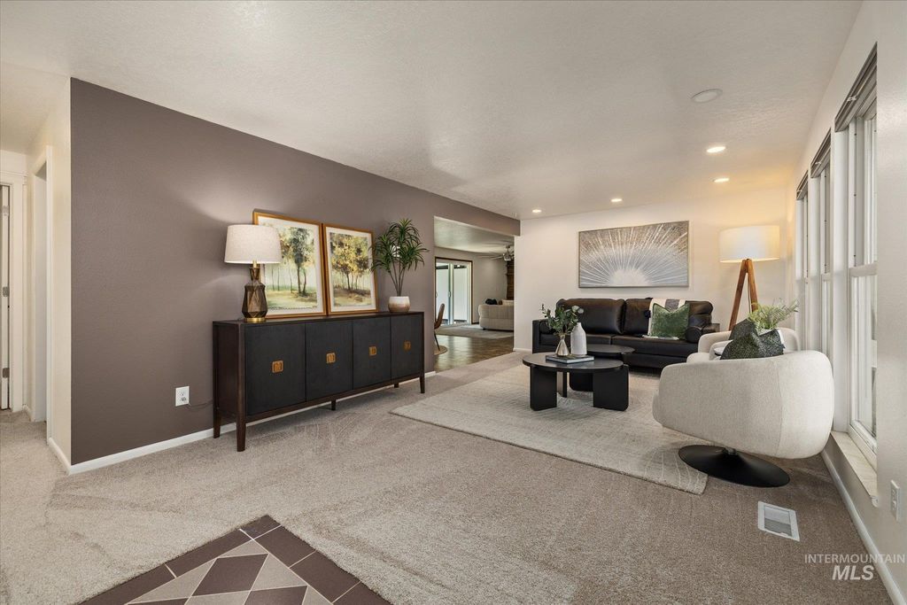 8955 W Sunflower Ct, Boise, ID 83704 photo 3
