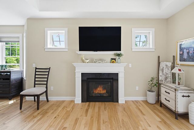 52 Calla Road, Londonderry, NH 03053