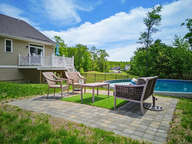 52 Calla Road, Londonderry, NH 03053