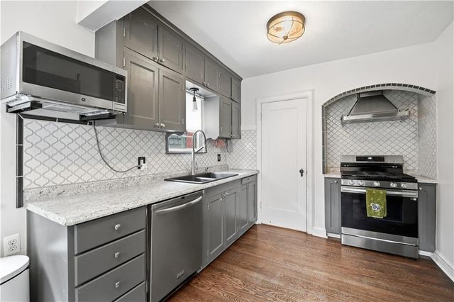 4201 Roanoke Road, Kansas City, MO 64111