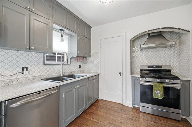 4201 Roanoke Road, Kansas City, MO 64111