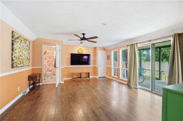 4201 Roanoke Road, Kansas City, MO 64111