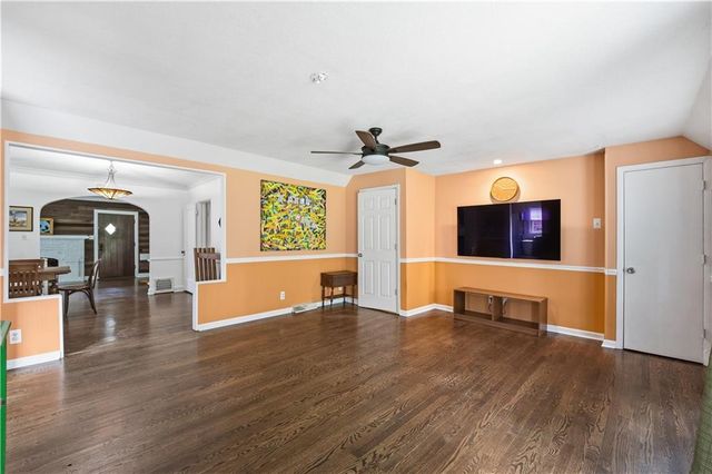 4201 Roanoke Road, Kansas City, MO 64111