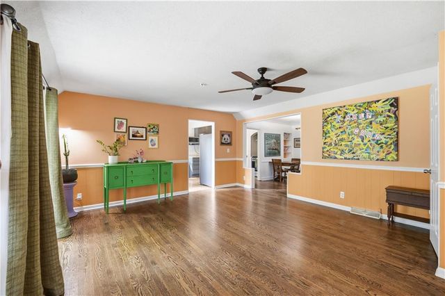 4201 Roanoke Road, Kansas City, MO 64111