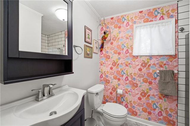 4201 Roanoke Road, Kansas City, MO 64111