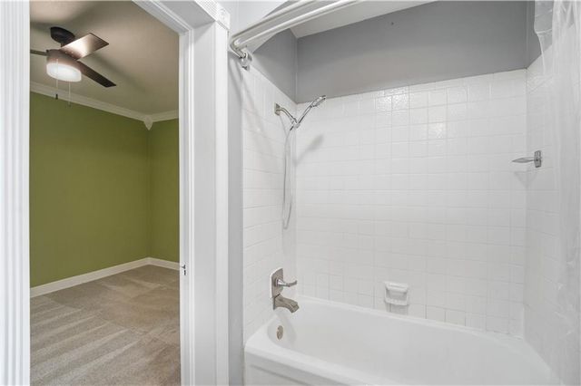 4201 Roanoke Road, Kansas City, MO 64111