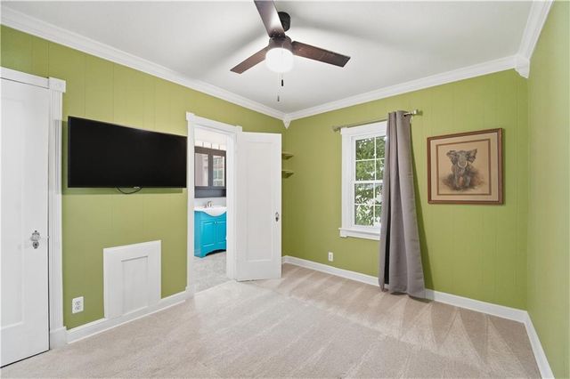 4201 Roanoke Road, Kansas City, MO 64111