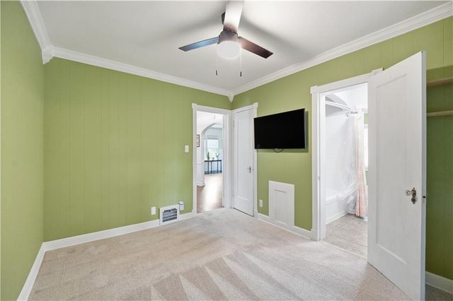 4201 Roanoke Road, Kansas City, MO 64111
