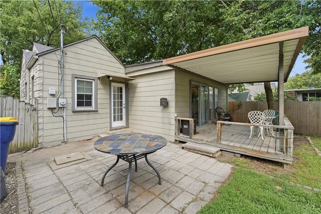 4201 Roanoke Road, Kansas City, MO 64111