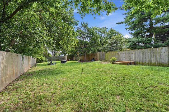 4201 Roanoke Road, Kansas City, MO 64111