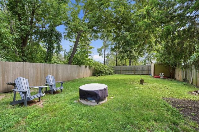 4201 Roanoke Road, Kansas City, MO 64111