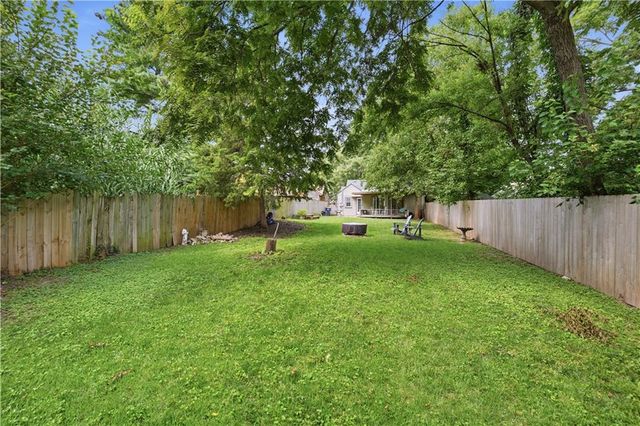 4201 Roanoke Road, Kansas City, MO 64111
