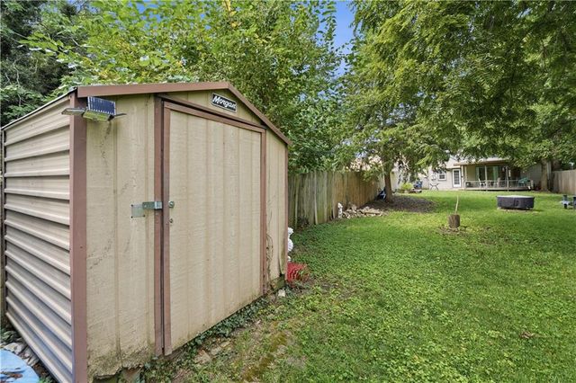 4201 Roanoke Road, Kansas City, MO 64111