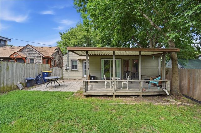 4201 Roanoke Road, Kansas City, MO 64111