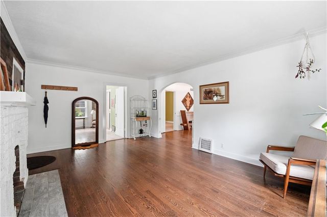 4201 Roanoke Road, Kansas City, MO 64111