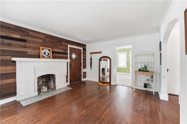 4201 Roanoke Road, Kansas City, MO 64111