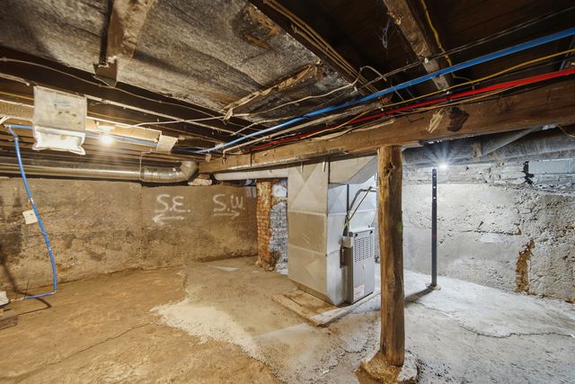 1213 W Fourth Street, Dixon, IL 61021