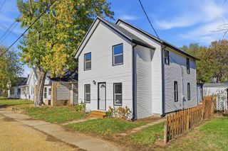 1213 W Fourth Street, Dixon, IL 61021