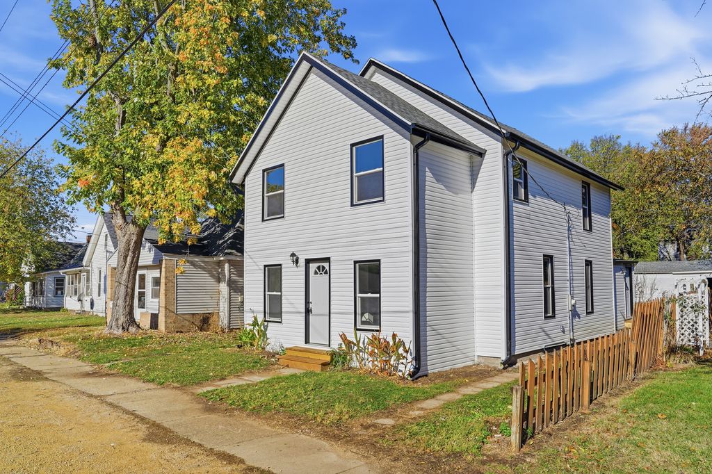 1213 W Fourth Street, Dixon, IL 61021