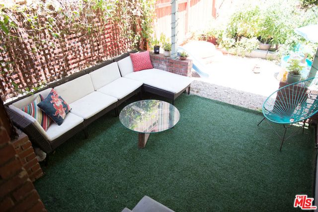 1828 N Beverly Glen Boulevard, Los Angeles, CA 90077