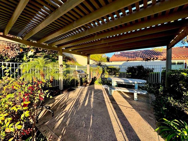 1984 Casablanca Court, Vista, CA 92081