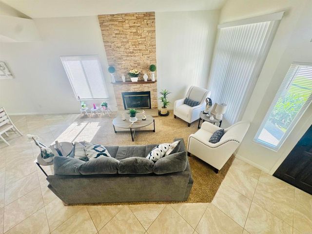 1984 Casablanca Court, Vista, CA 92081
