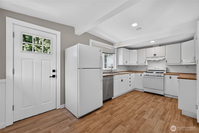 7768 14th Avenue SW, Seattle, WA 98106