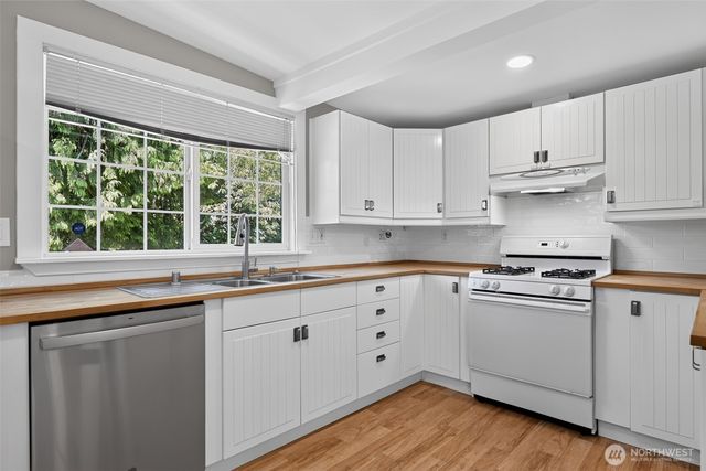 7768 14th Avenue SW, Seattle, WA 98106
