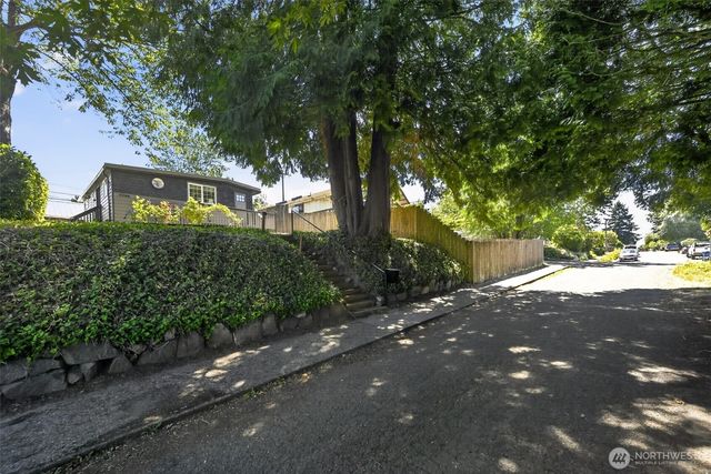 7768 14th Avenue SW, Seattle, WA 98106