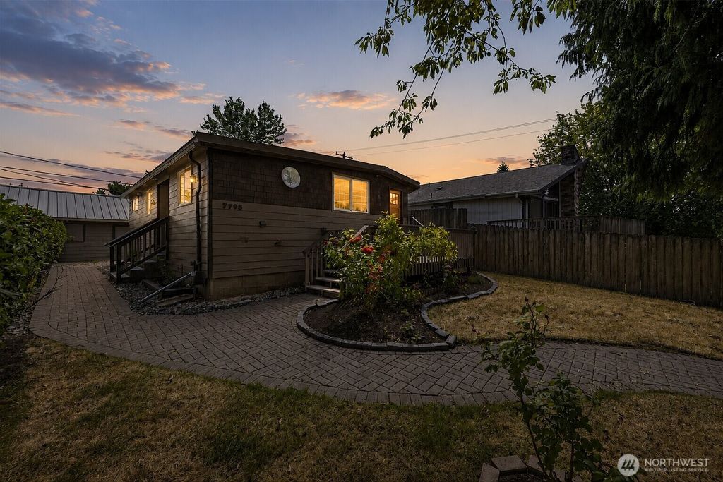 7768 14th Avenue SW, Seattle, WA 98106